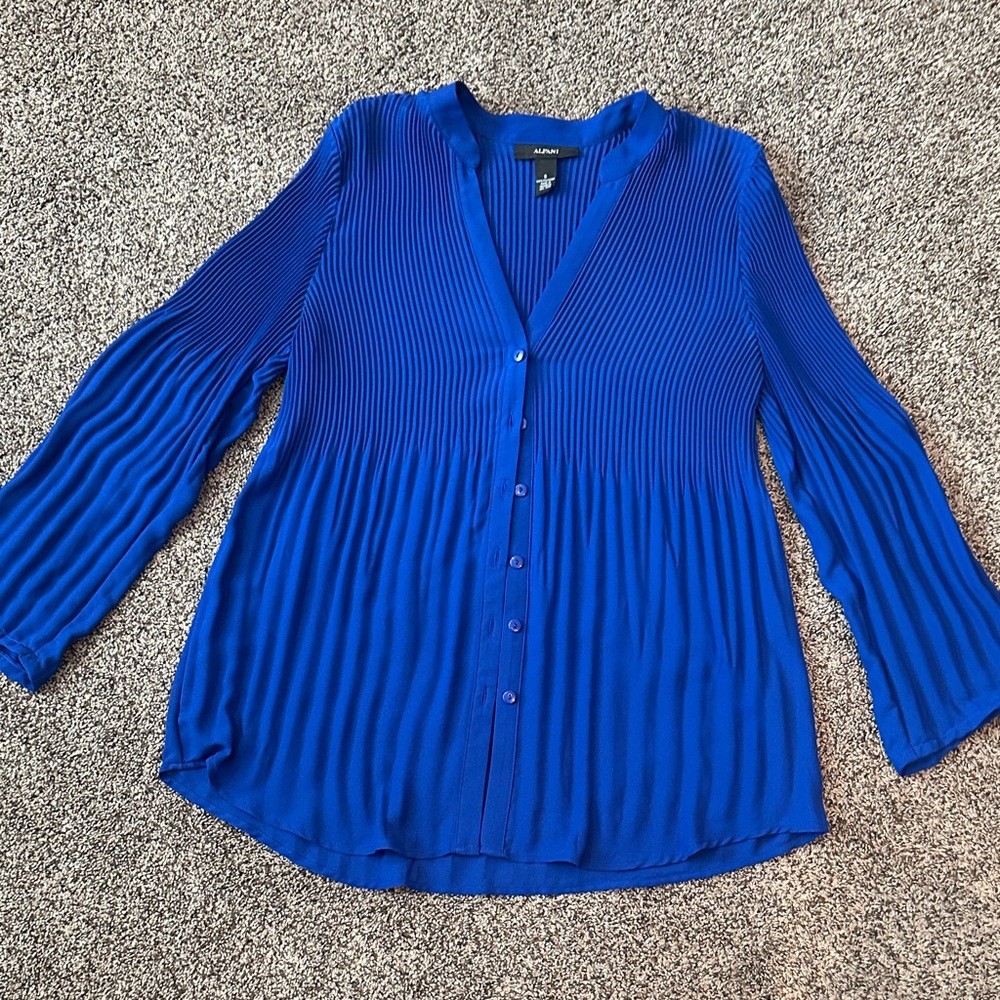 Alfani Women's Pleated V-Neck Button-Front Blouse in Royal Blue. Size 8